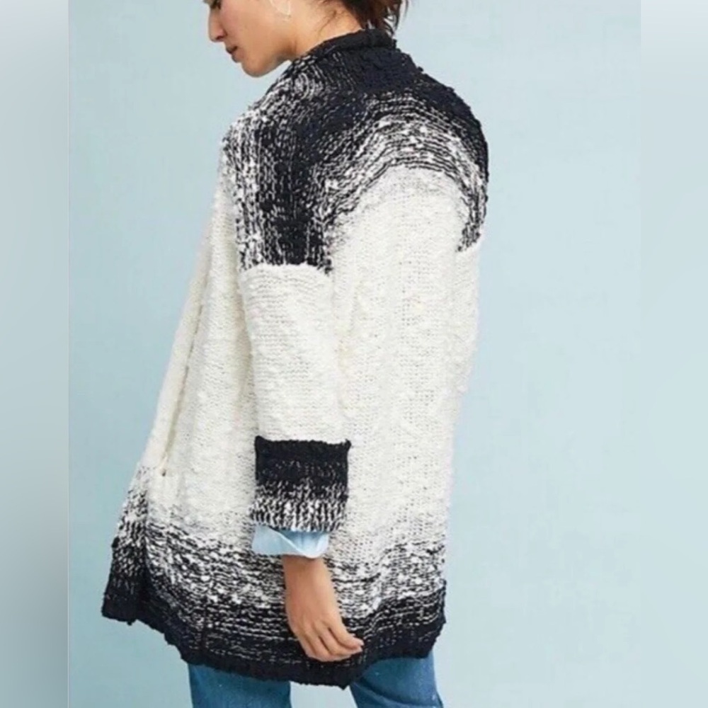 Akemi + Kin | Anthropologie Ombré Black and Cream Knit Open-Front Sweater Size M
